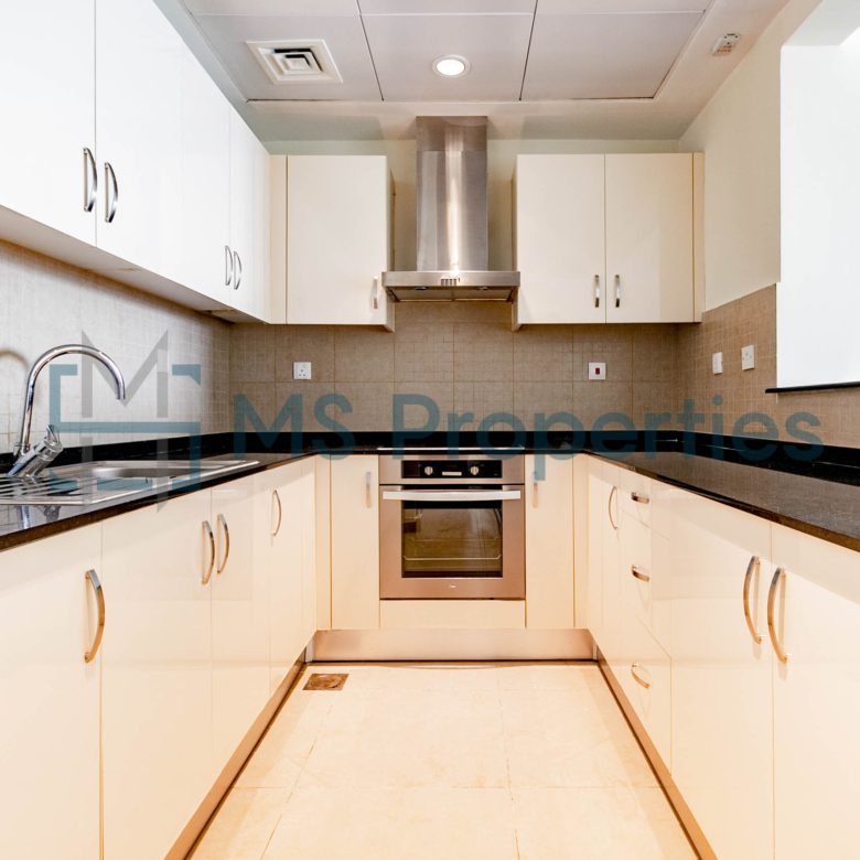 Beautiful Studio Flat with Amazing View Balcony | Bills Included