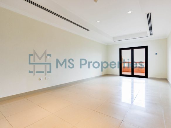 Beautiful Studio Flat with Amazing View Balcony | Bills Included