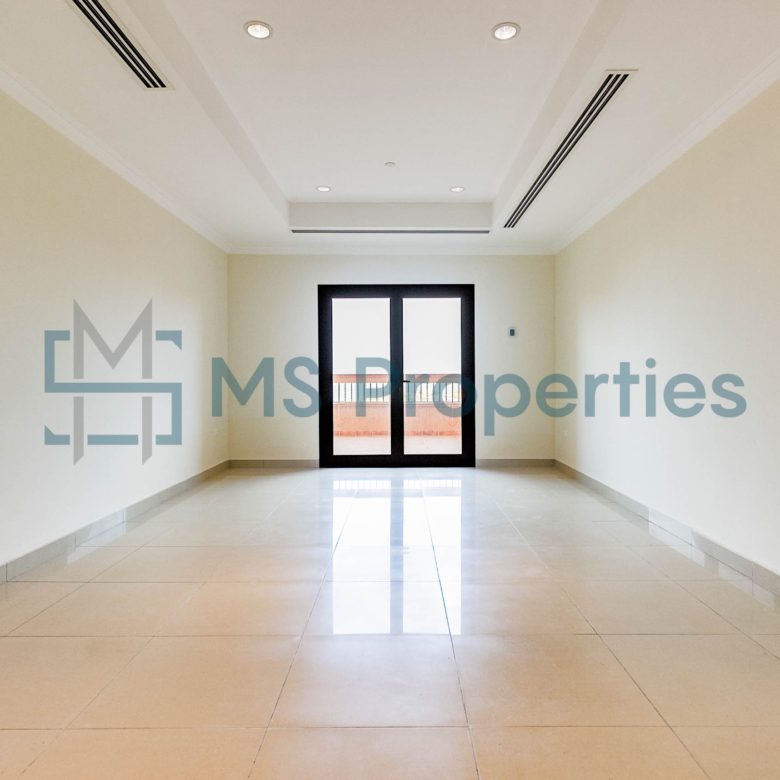 Beautiful Studio Flat with Amazing View Balcony | Bills Included