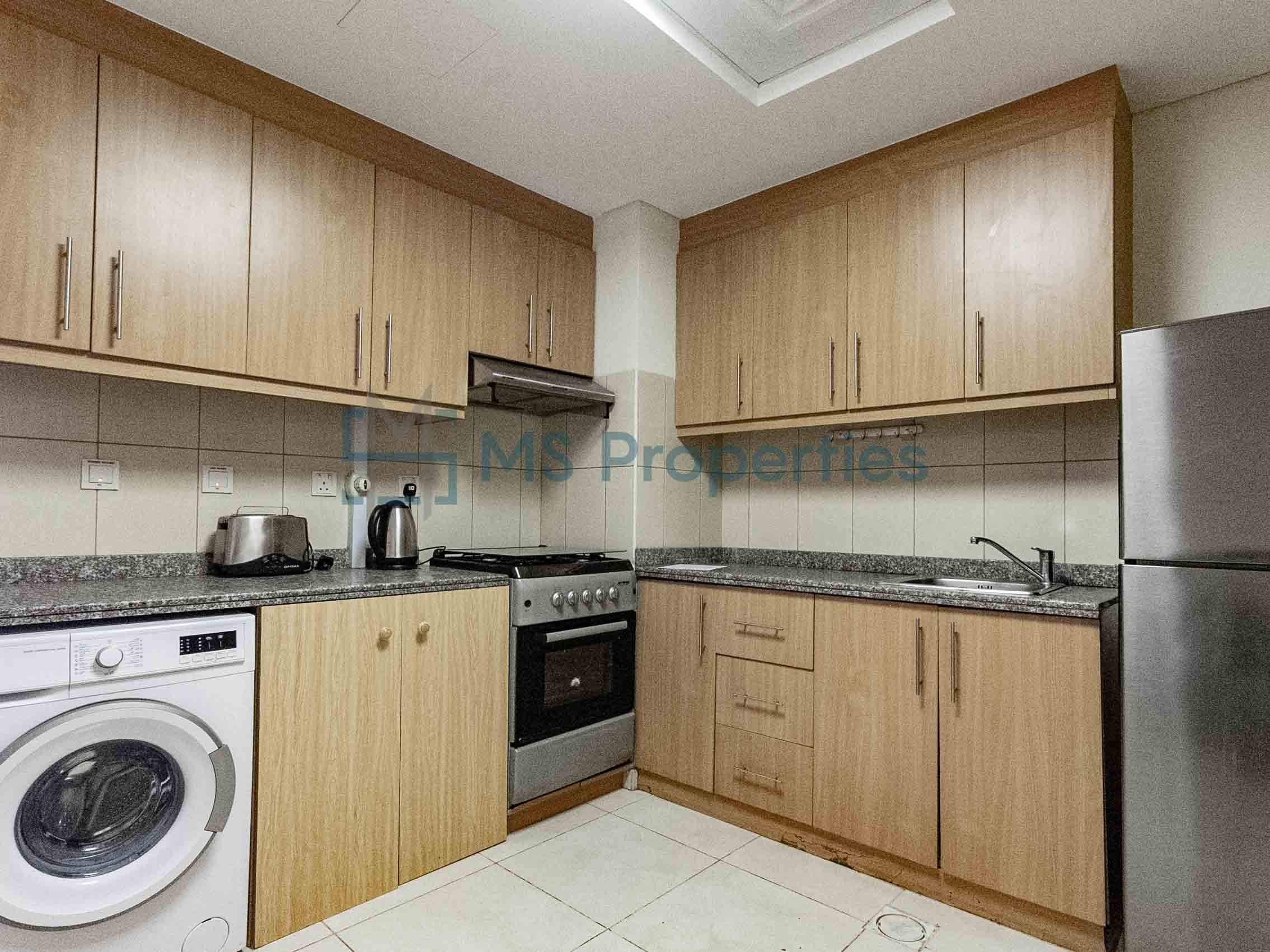 Perfect Studio | Large Balcony WiFi+Bills Included