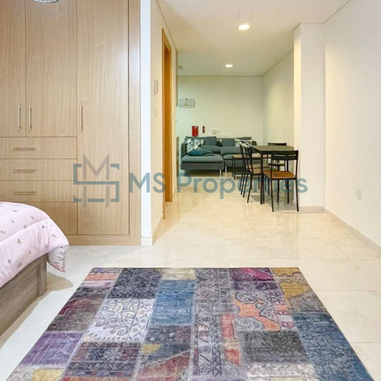 Perfect Studio | Large Balcony WiFi+Bills Included