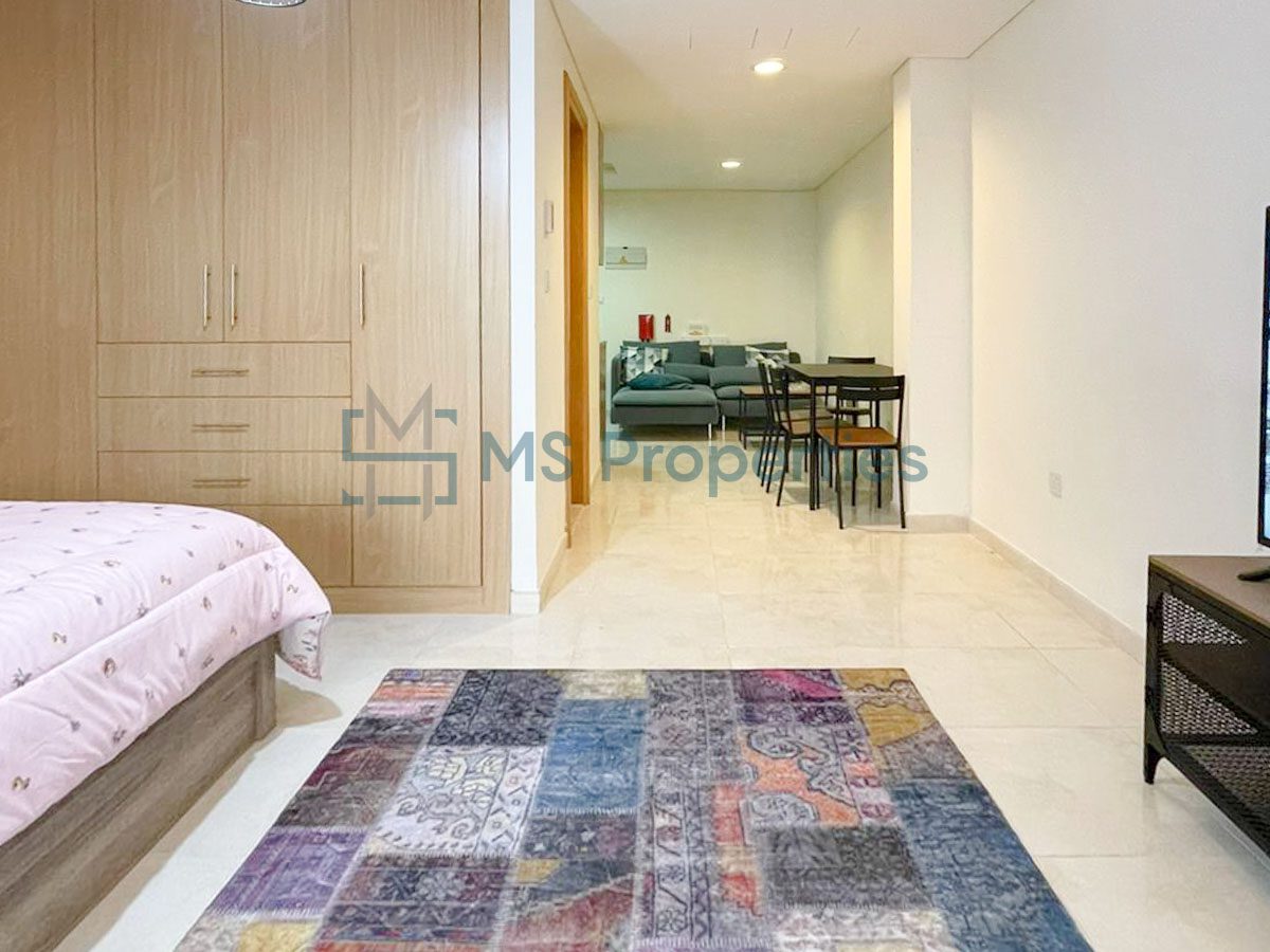 Perfect Studio | Large Balcony WiFi+Bills Included
