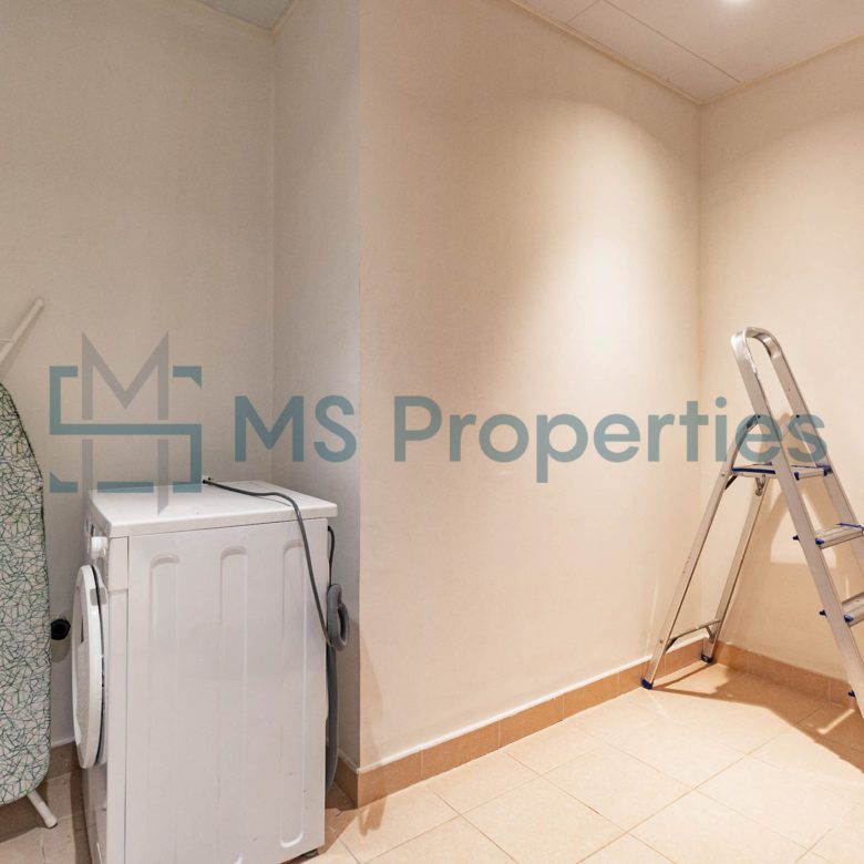 Outstanding 1BHK Apartment | Side Marina View