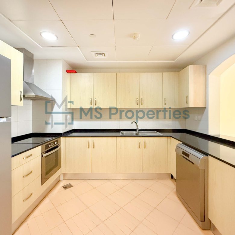 Perfect Space 1BR+Office Apartment with Balcony