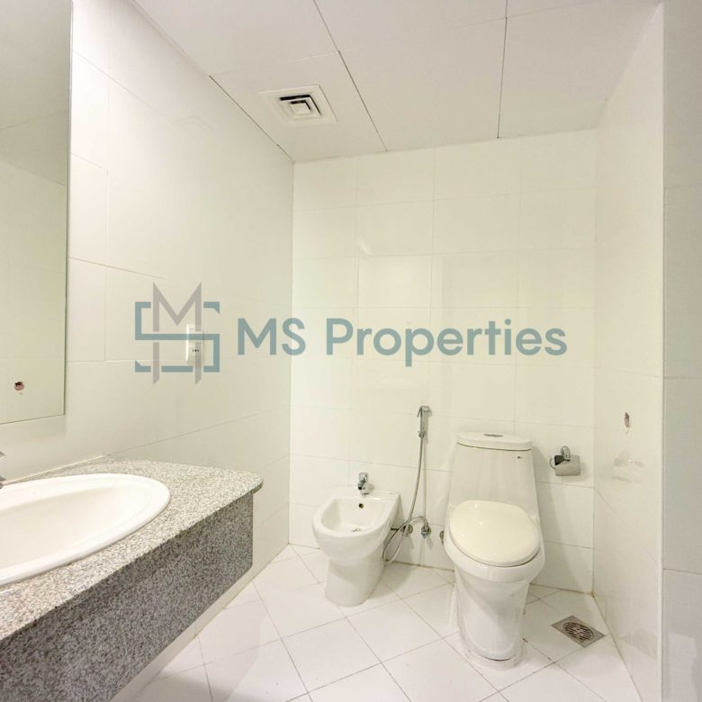 Perfect Space 1BR+Office Apartment with Balcony