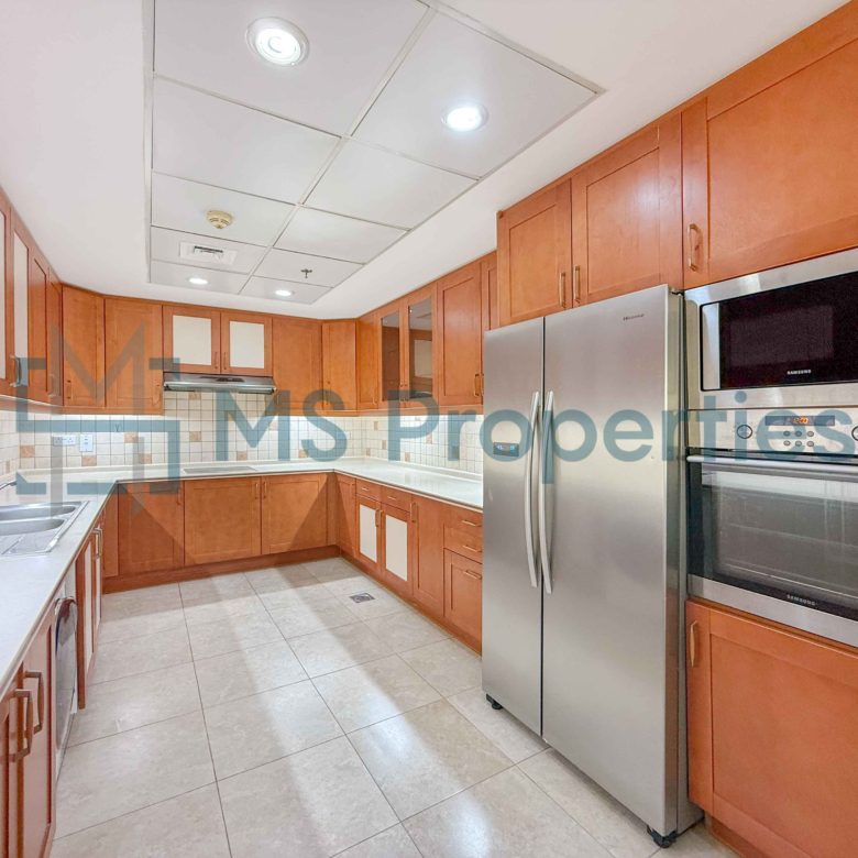 Large Space 2BR Apartment with Big Balcony