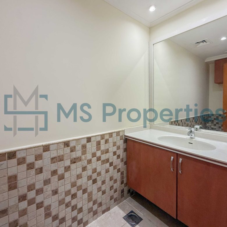 Large Space 2BR Apartment with Big Balcony