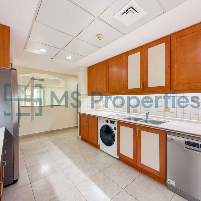 Large Space 2BR Apartment with Big Balcony