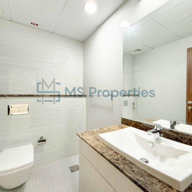 Contemporary 1BR Apartment with Great View