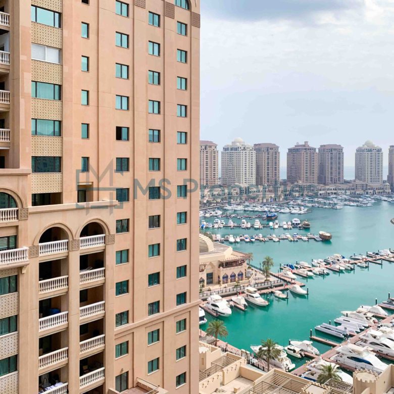 Amazing 1BR+Office Apartment with View Balcony
