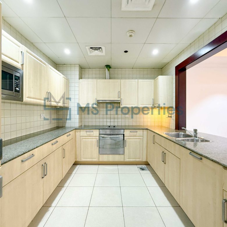 Sophisticated 1BR Apartment with Huge Balcony