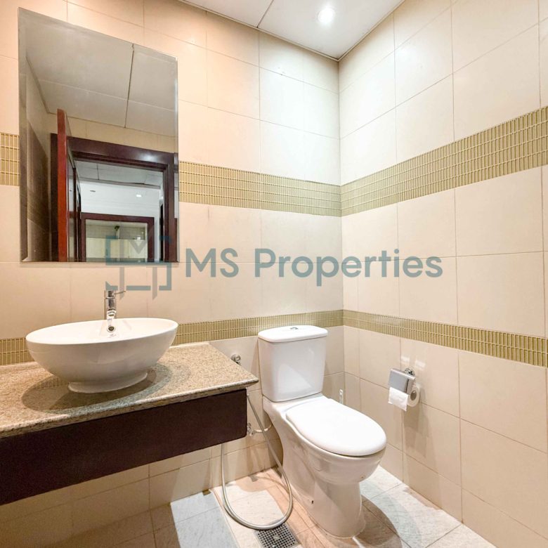 Sophisticated 1BR Apartment with Huge Balcony