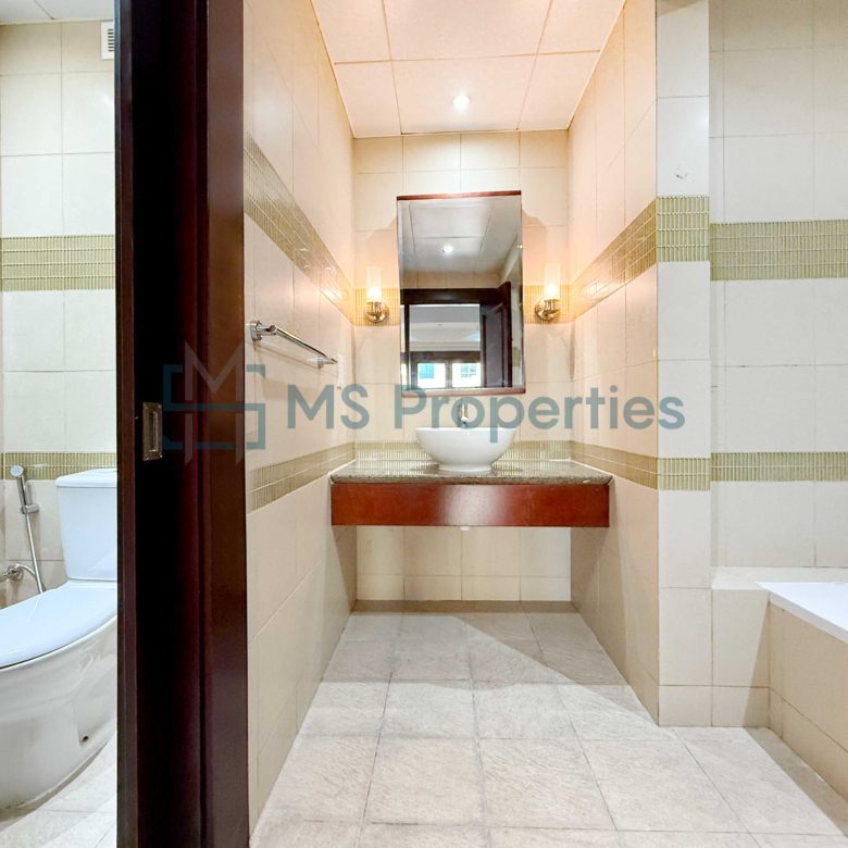 Sophisticated 1BR Apartment with Huge Balcony