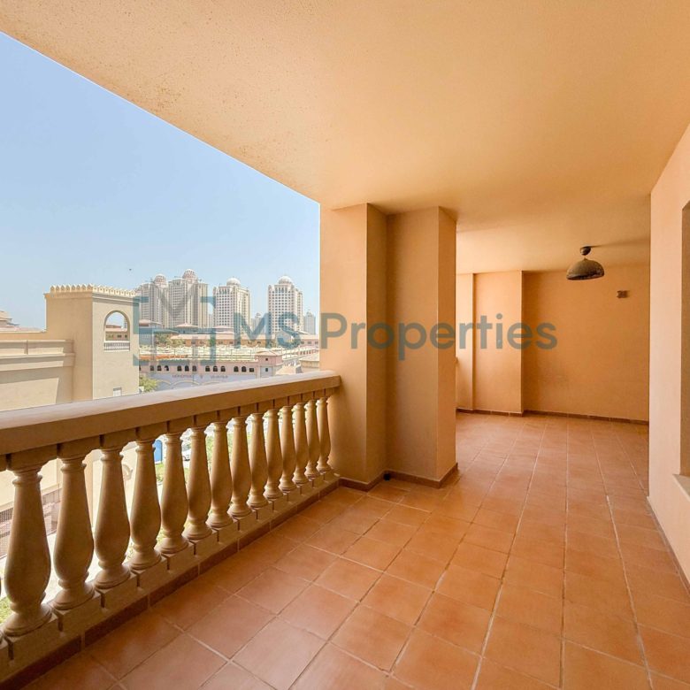 Sophisticated 1BR Apartment with Huge Balcony