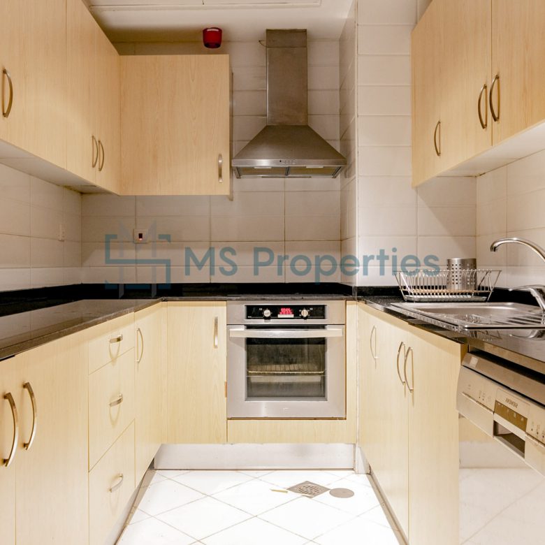 Amazing 1BR+Office Apartment with View Balcony