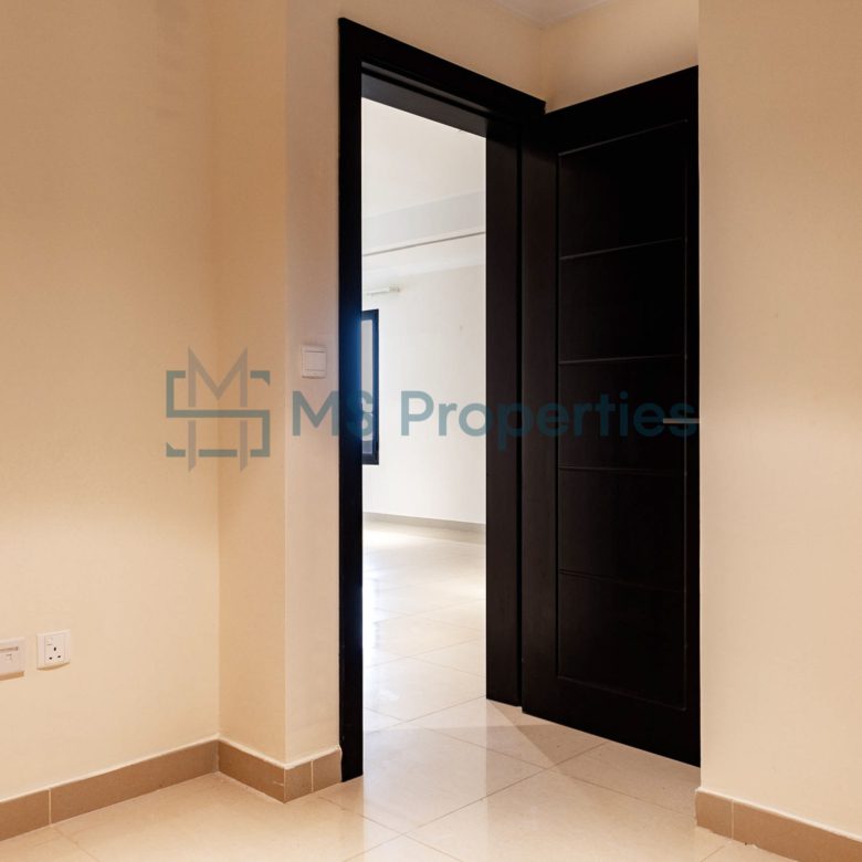 Amazing 1BR+Office Apartment with View Balcony