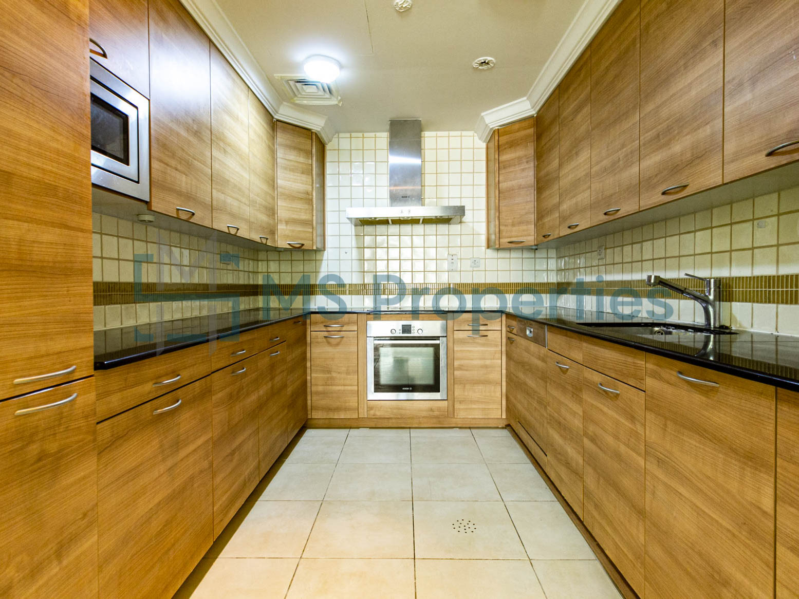 Spacious 2BHK Flat | Amazing View | Prime Area