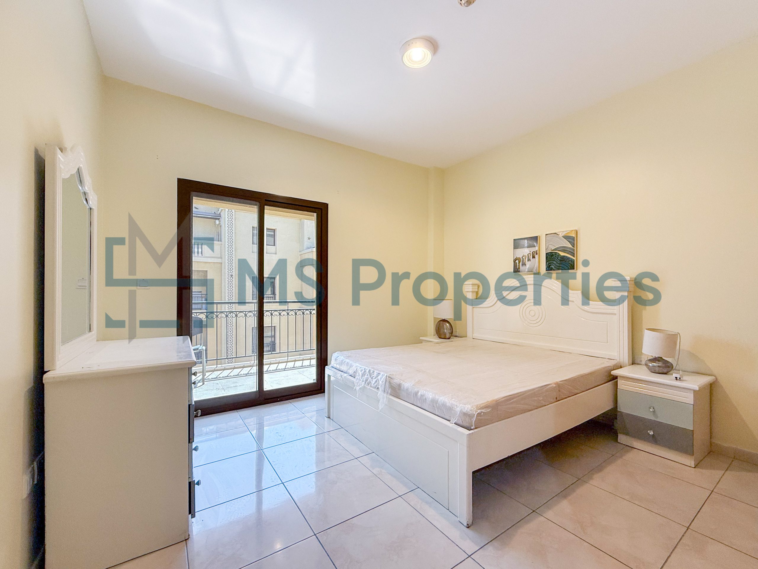 Classic 3BHK Cozy Apartment for Rent in Fox Hills