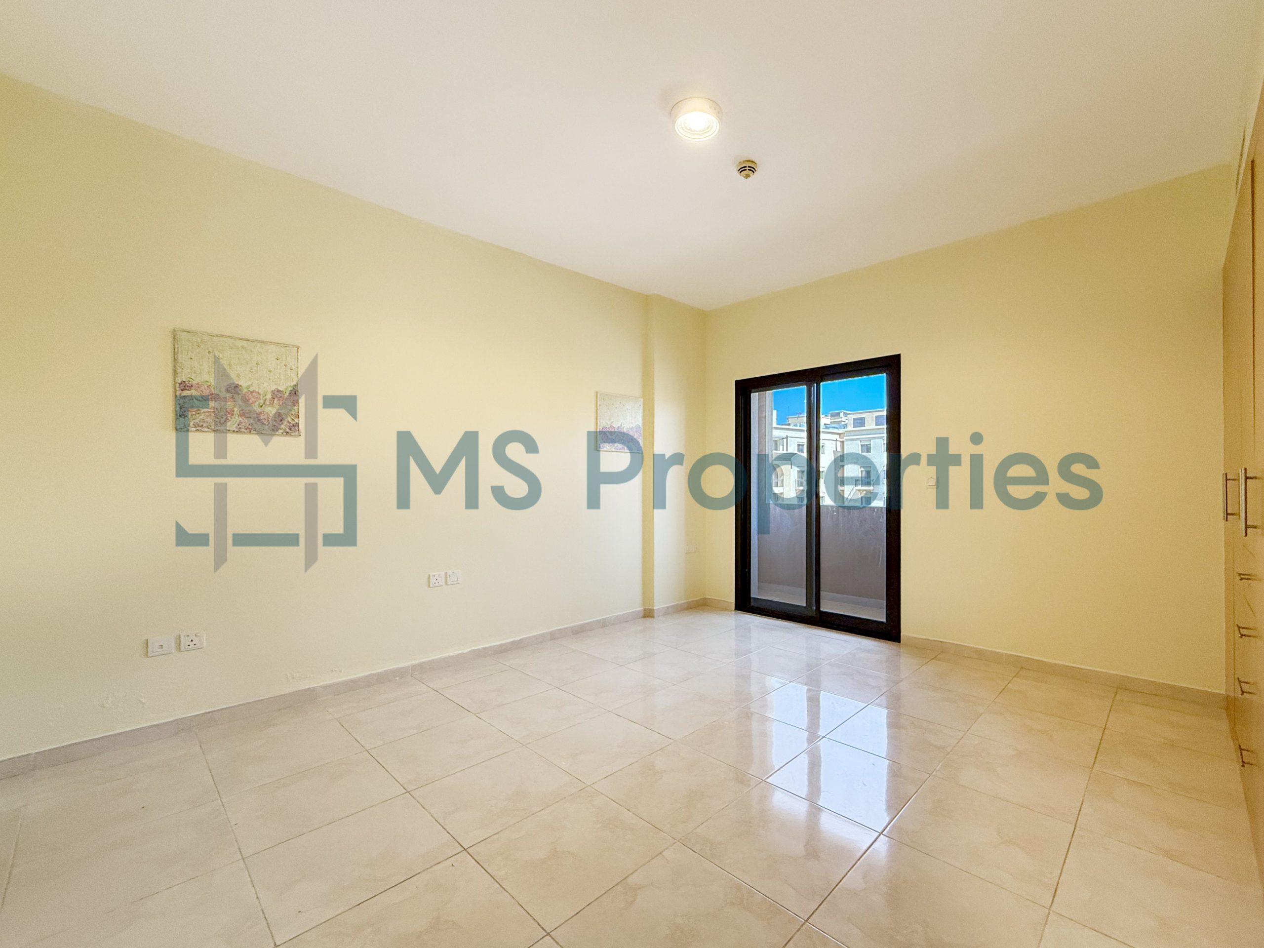 Classic 3BHK Cozy Apartment for Rent in Fox Hills