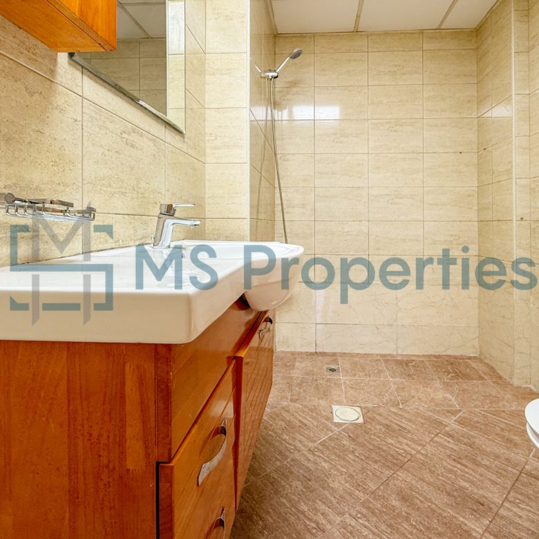 Classic 3BHK Cozy Apartment for Rent in Fox Hills