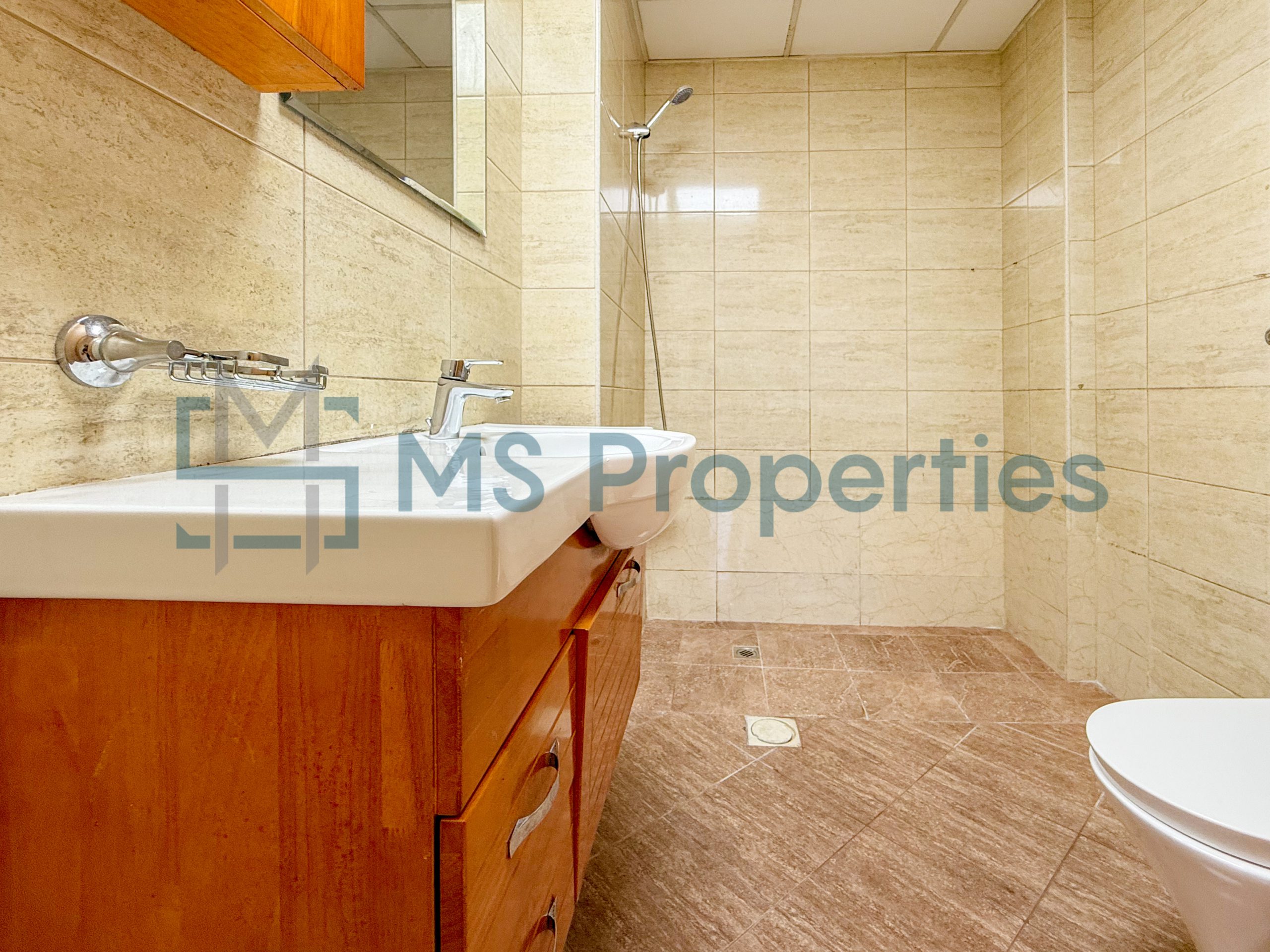 Classic 3BHK Cozy Apartment for Rent in Fox Hills