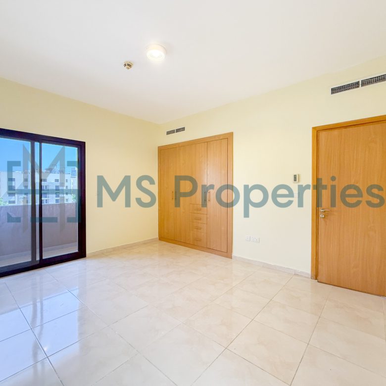 Classic 3BHK Cozy Apartment for Rent in Fox Hills