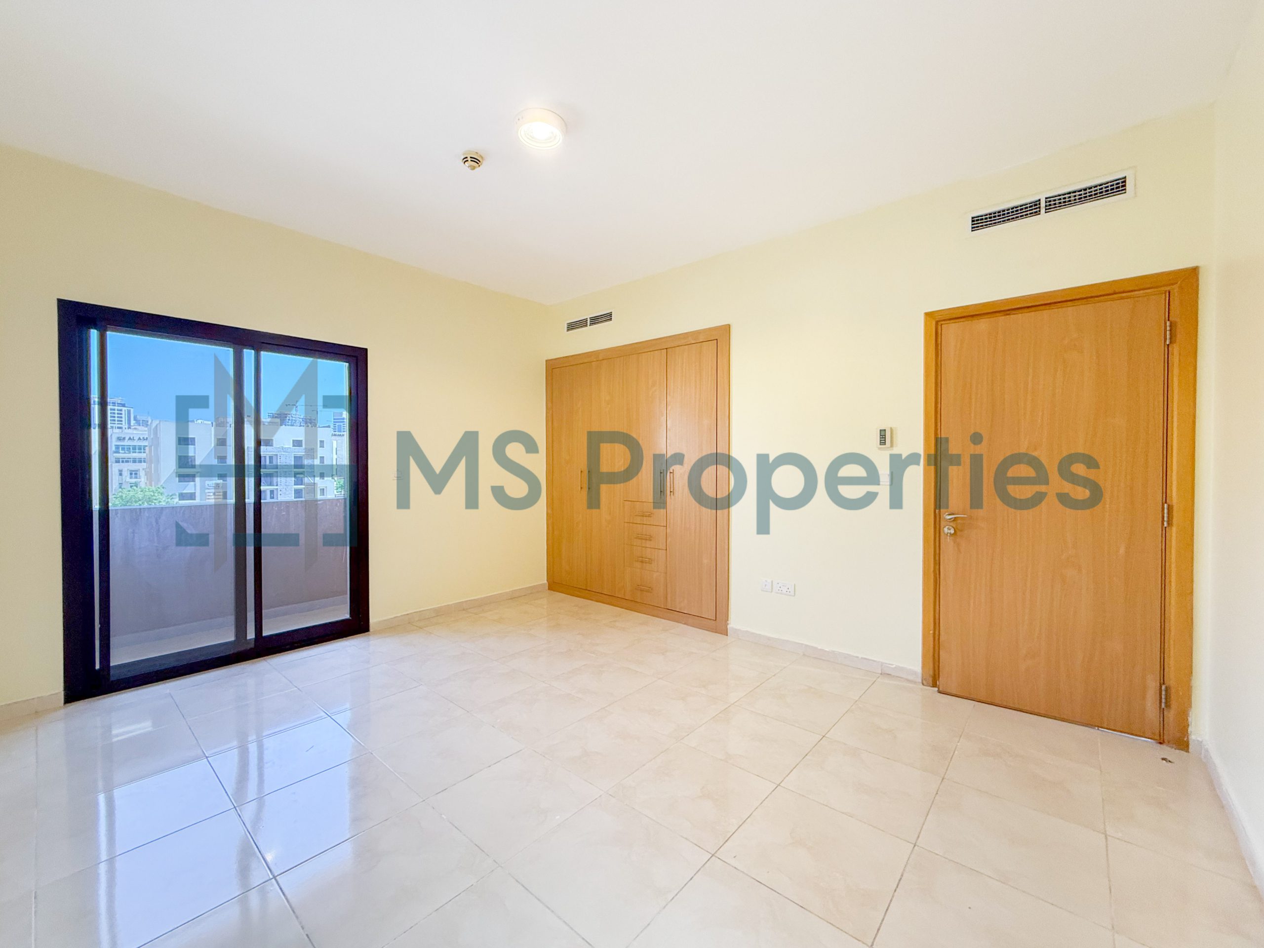 Classic 3BHK Cozy Apartment for Rent in Fox Hills