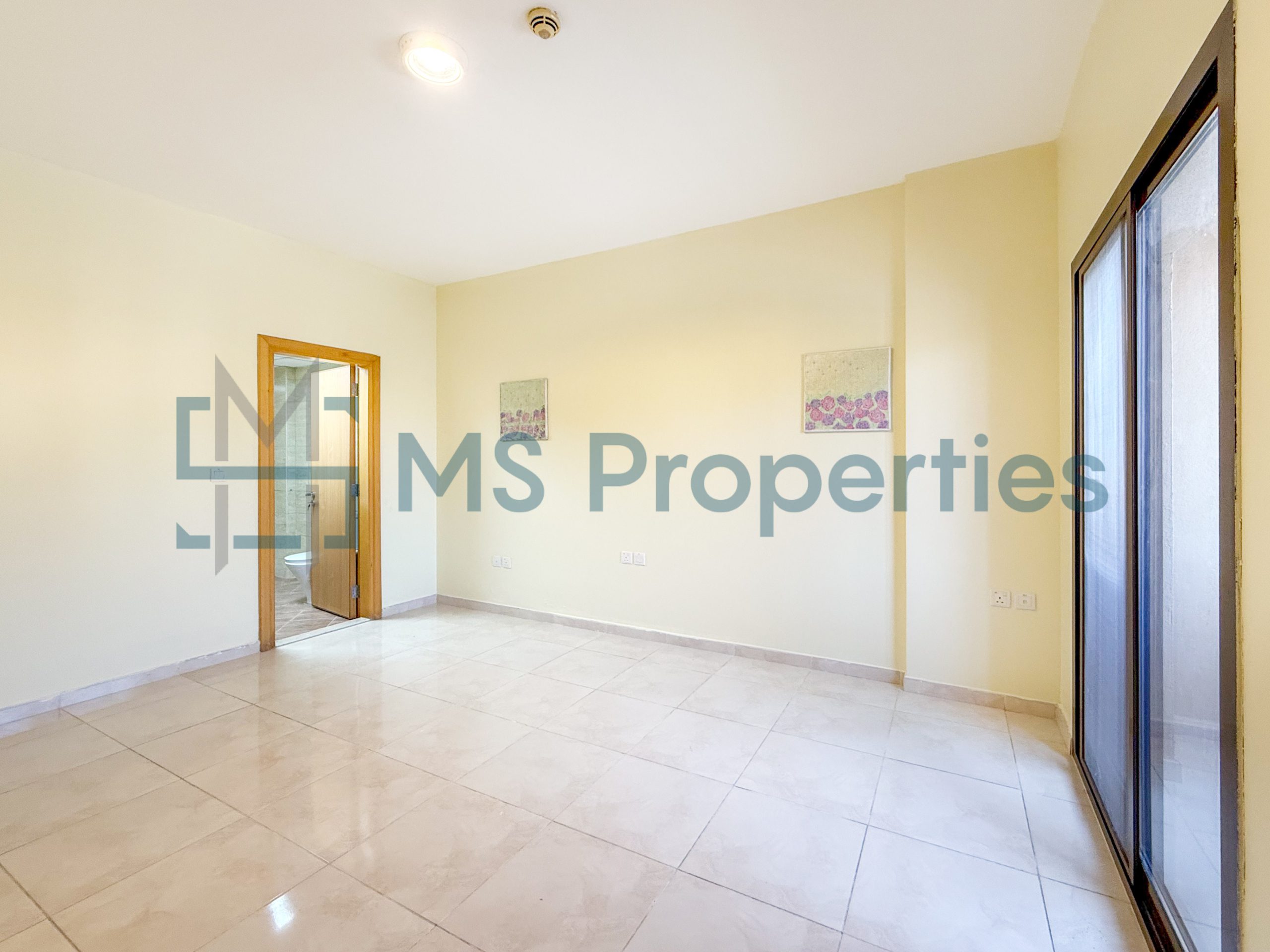 Classic 3BHK Cozy Apartment for Rent in Fox Hills