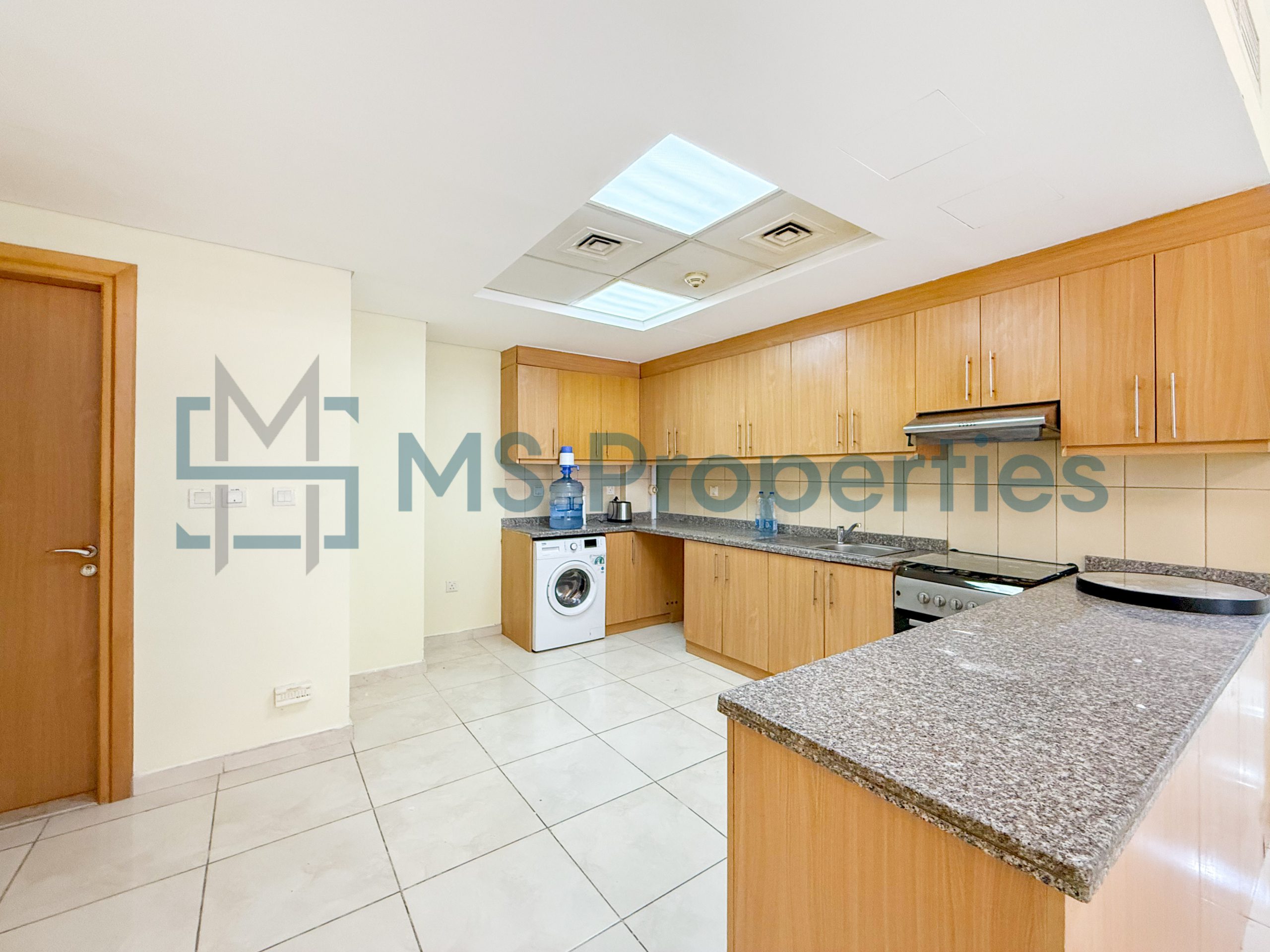 Classic 3BHK Cozy Apartment for Rent in Fox Hills