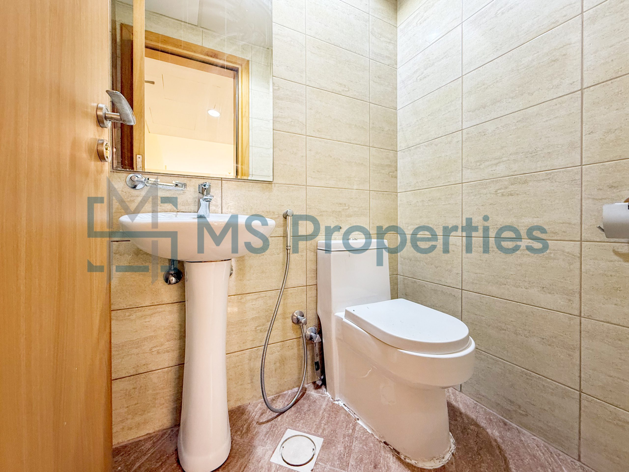 Classic 3BHK Cozy Apartment for Rent in Fox Hills