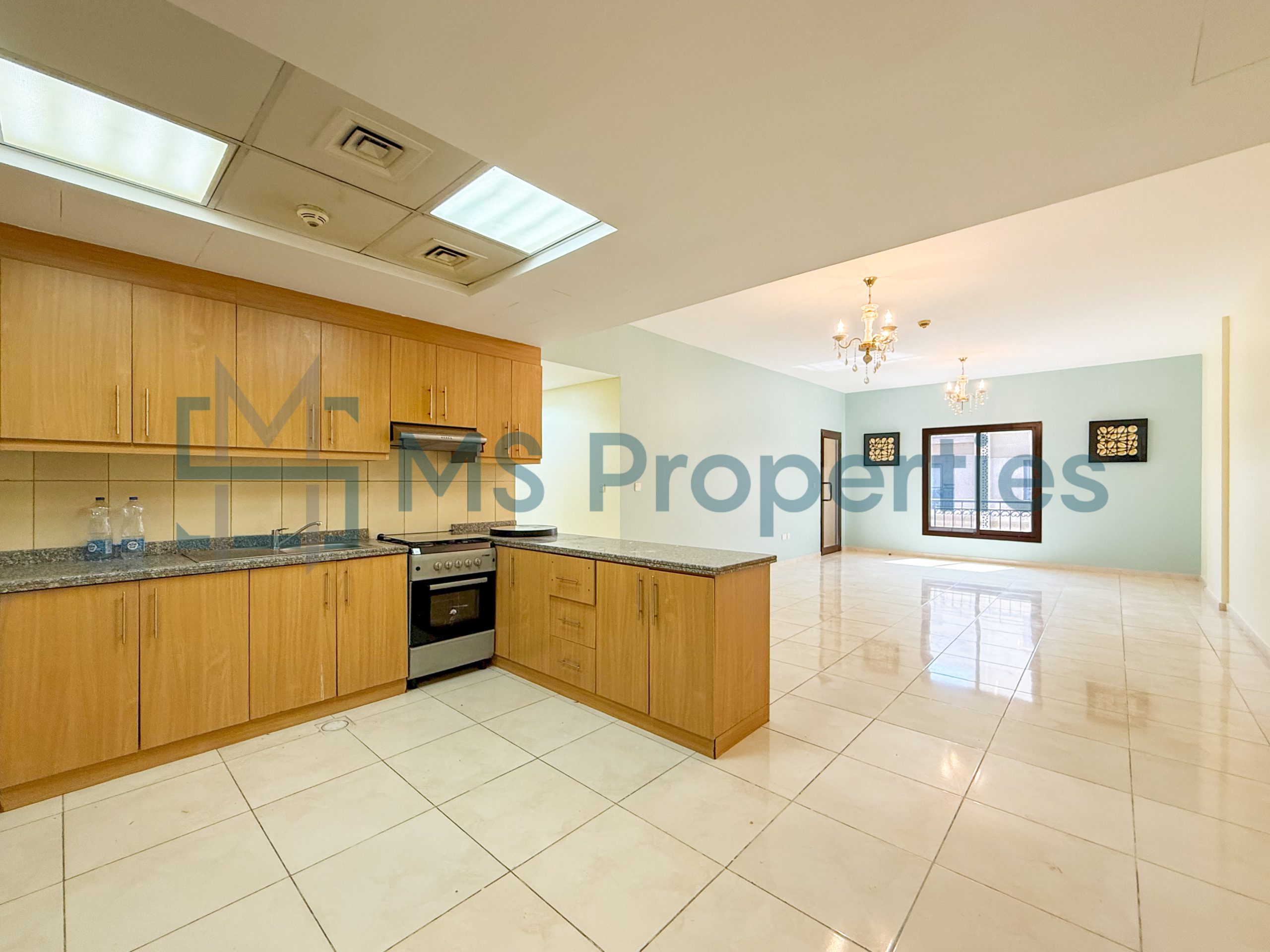 Classic 3BHK Cozy Apartment for Rent in Fox Hills