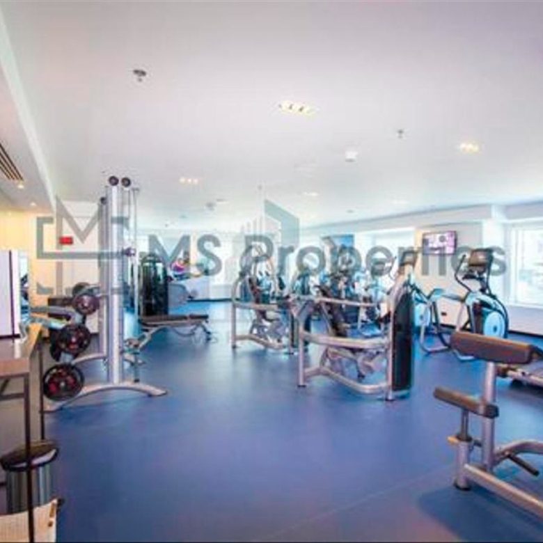 Dive into Luxury Studio Apartment in West Bay