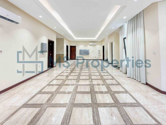 Sophisticated | 5BR Villa | View Balcony