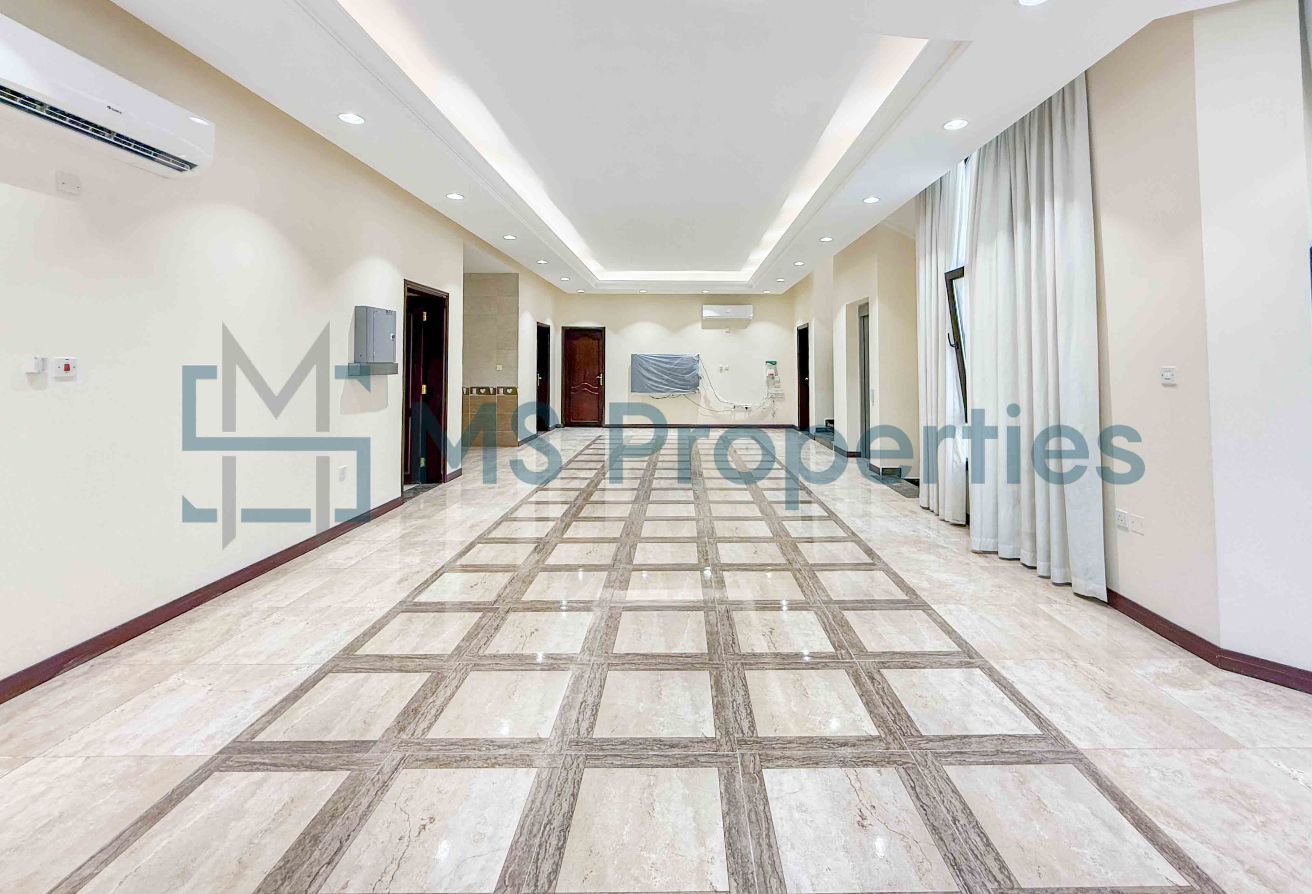 Sophisticated | 5BR Villa | View Balcony