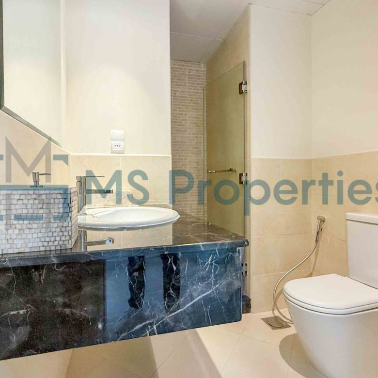 Prestigious | 3BHK Apartment with Huge Balcony Sea View
