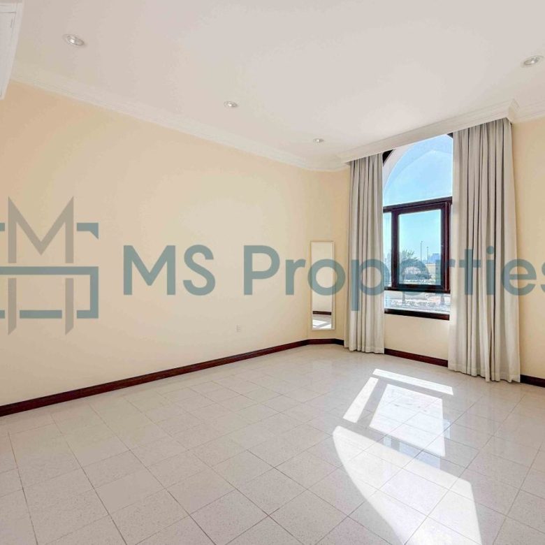 Sophisticated | 5BR Villa | View Balcony
