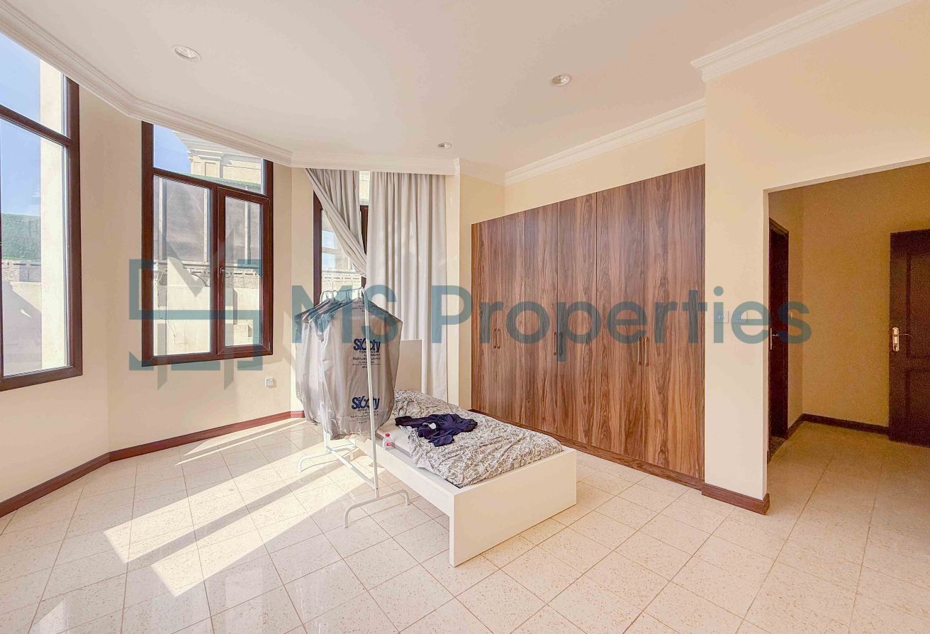 Sophisticated | 5BR Villa | View Balcony
