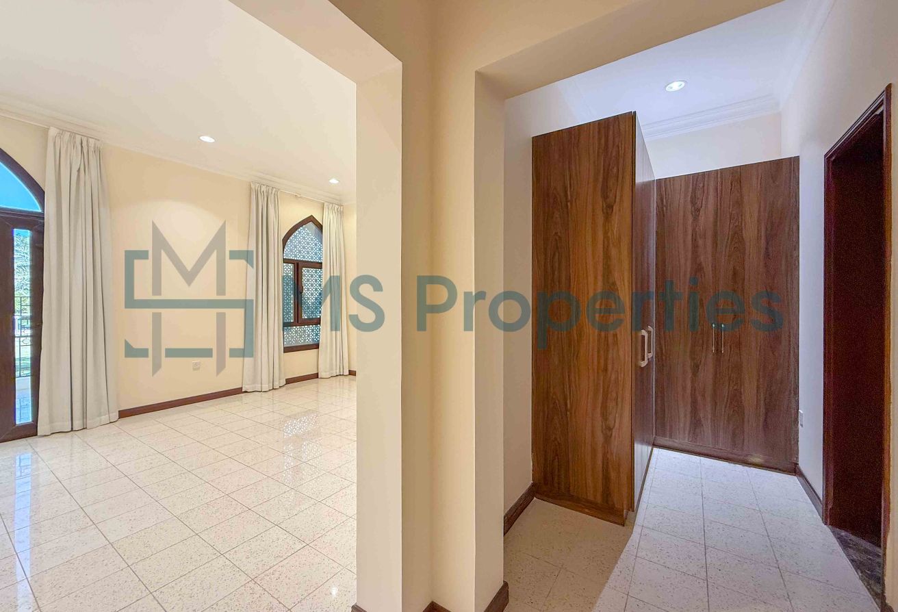 Sophisticated | 5BR Villa | View Balcony