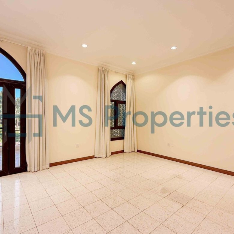 Sophisticated | 5BR Villa | View Balcony
