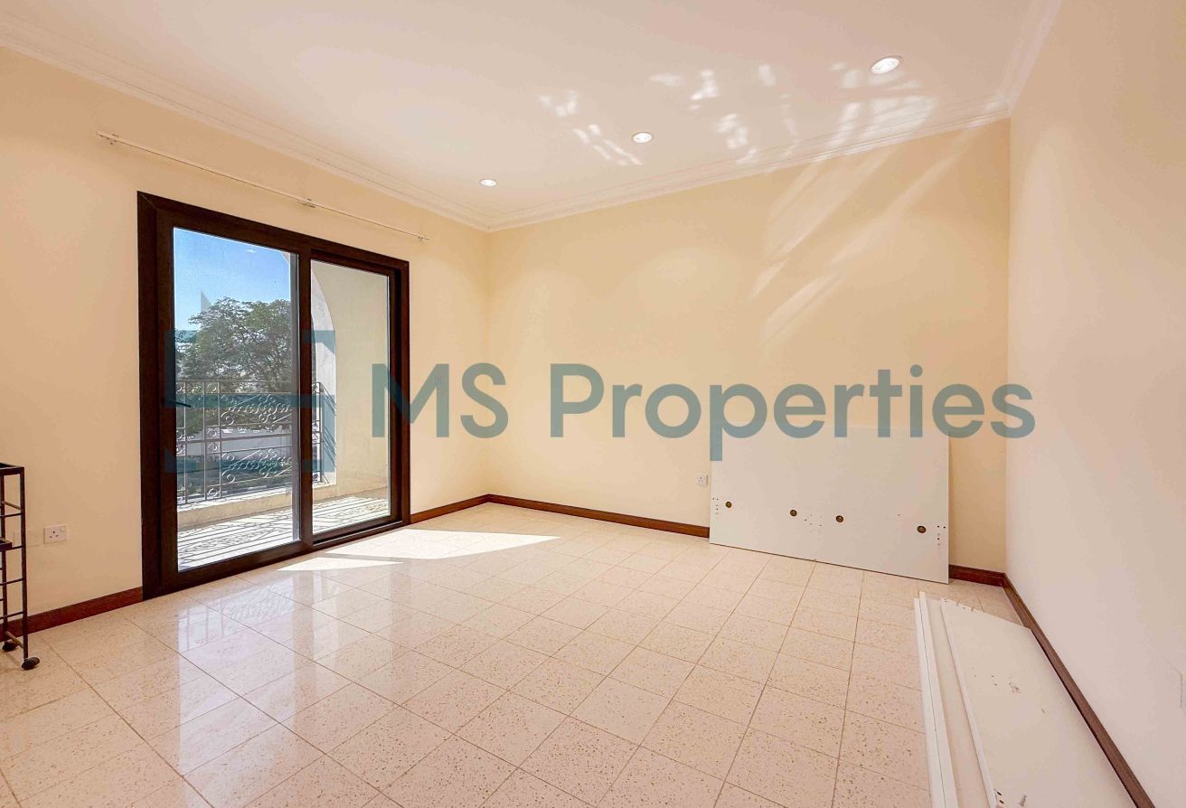 Sophisticated | 5BR Villa | View Balcony