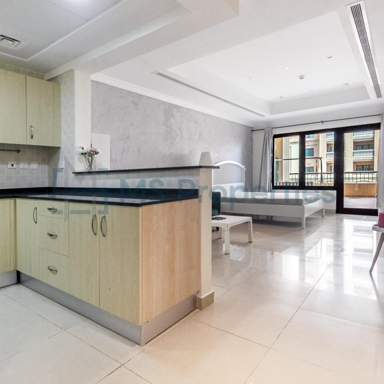 Cozy Studio Apartment with Balcony | +Bills Included