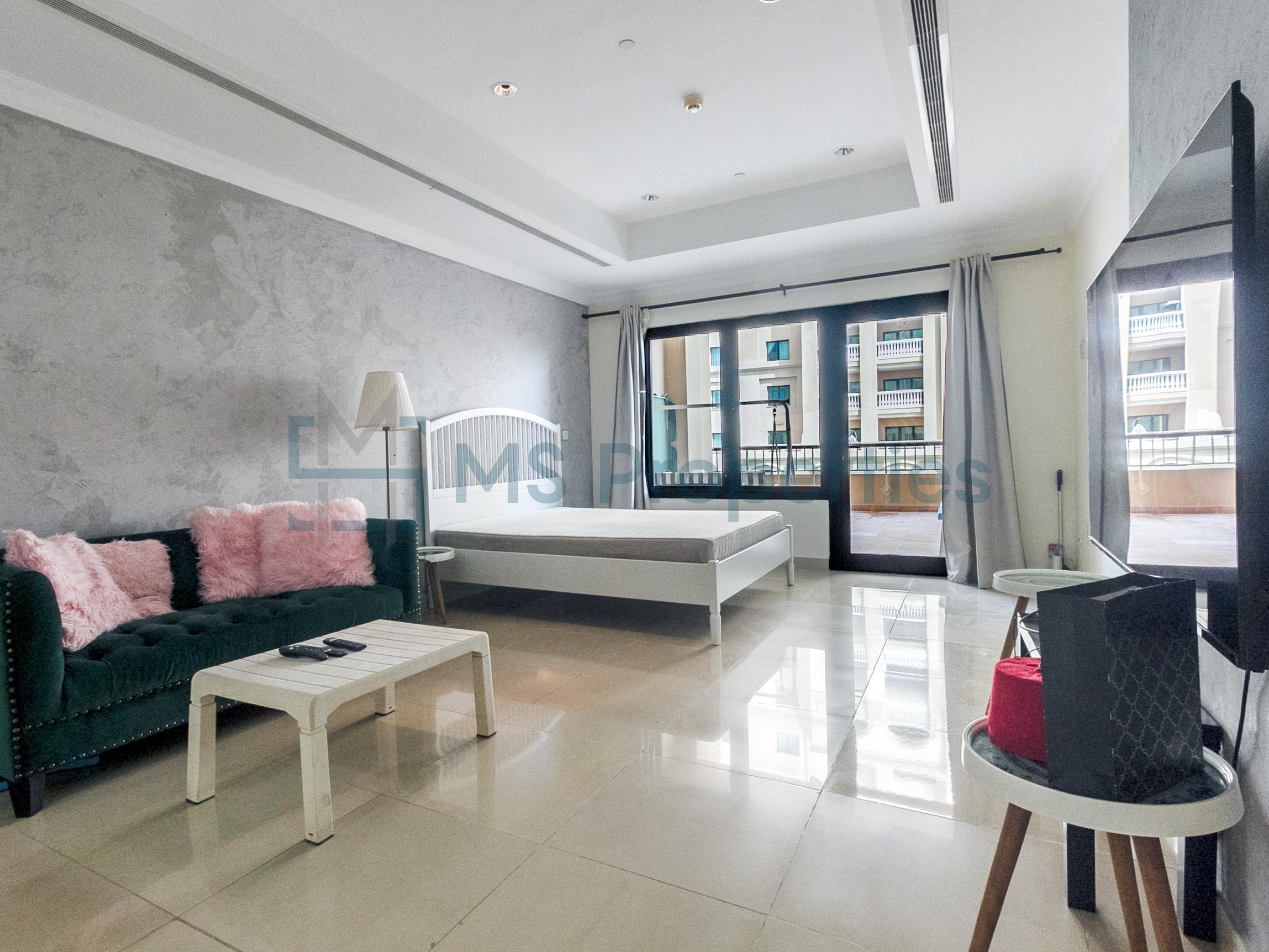 AA Cozy Studio Apartment with Balcony | +Bills Included