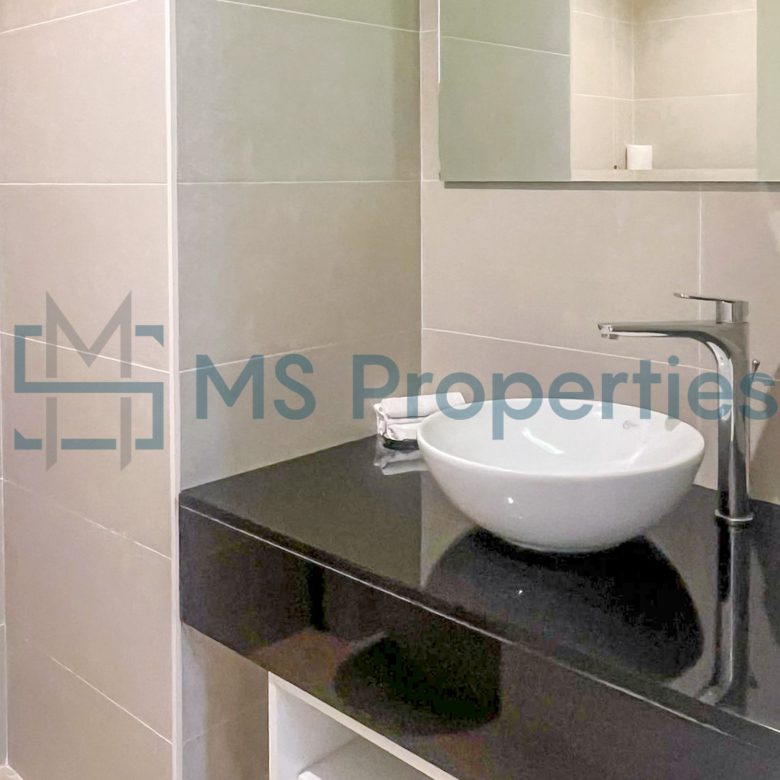 Hot Deal 1BHK Apartment with Stunning Balcony View