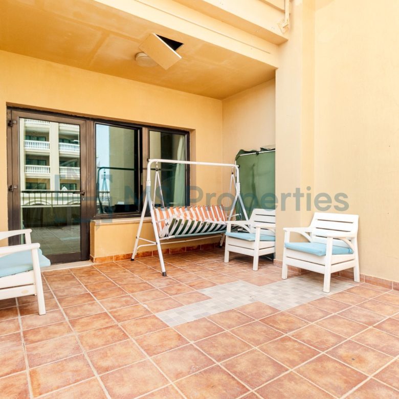 Cozy Studio Apartment with Balcony | +Bills Included