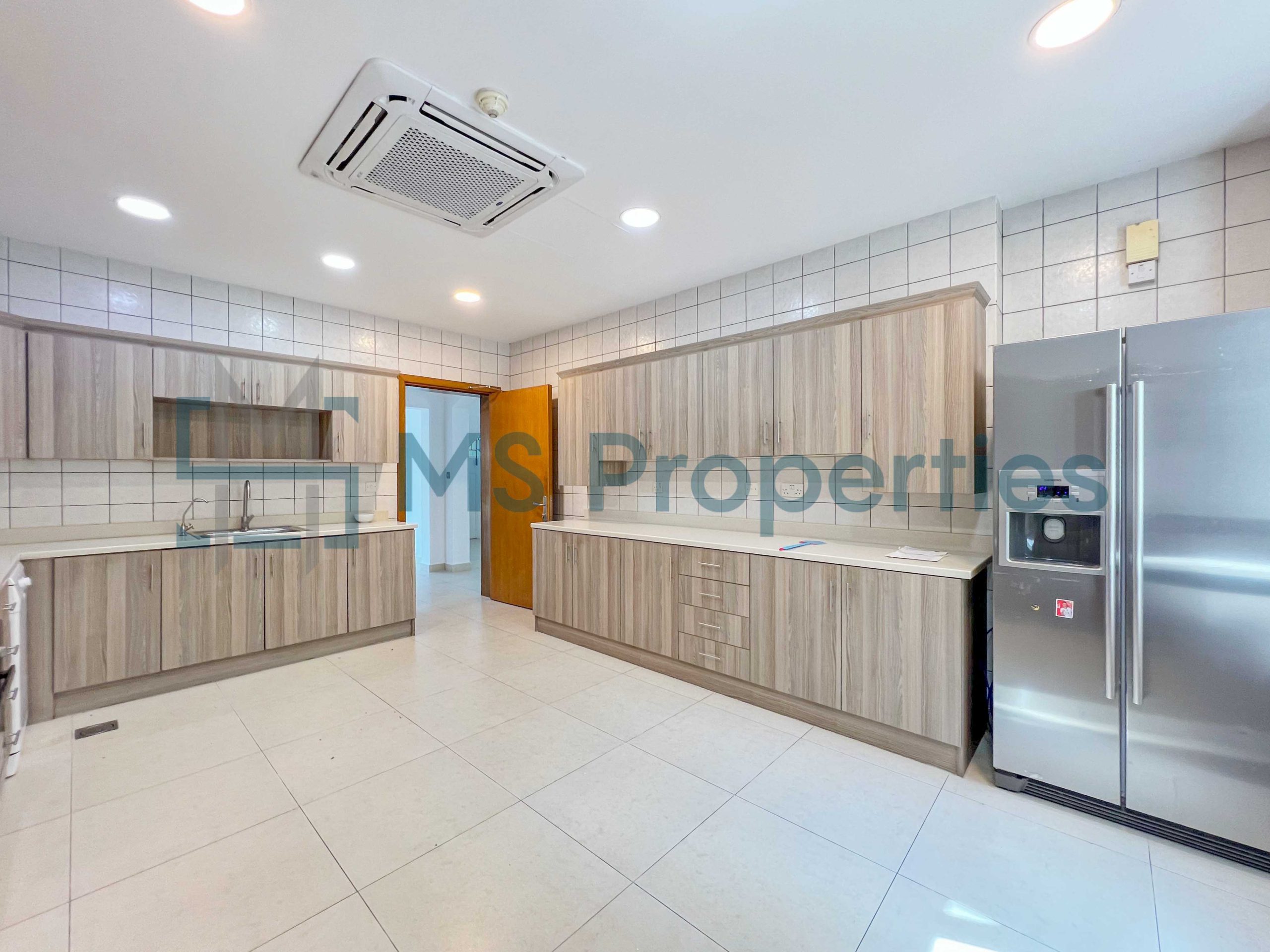 Spacious 4Bedroom+Maid Villa in West Bay Lagoon