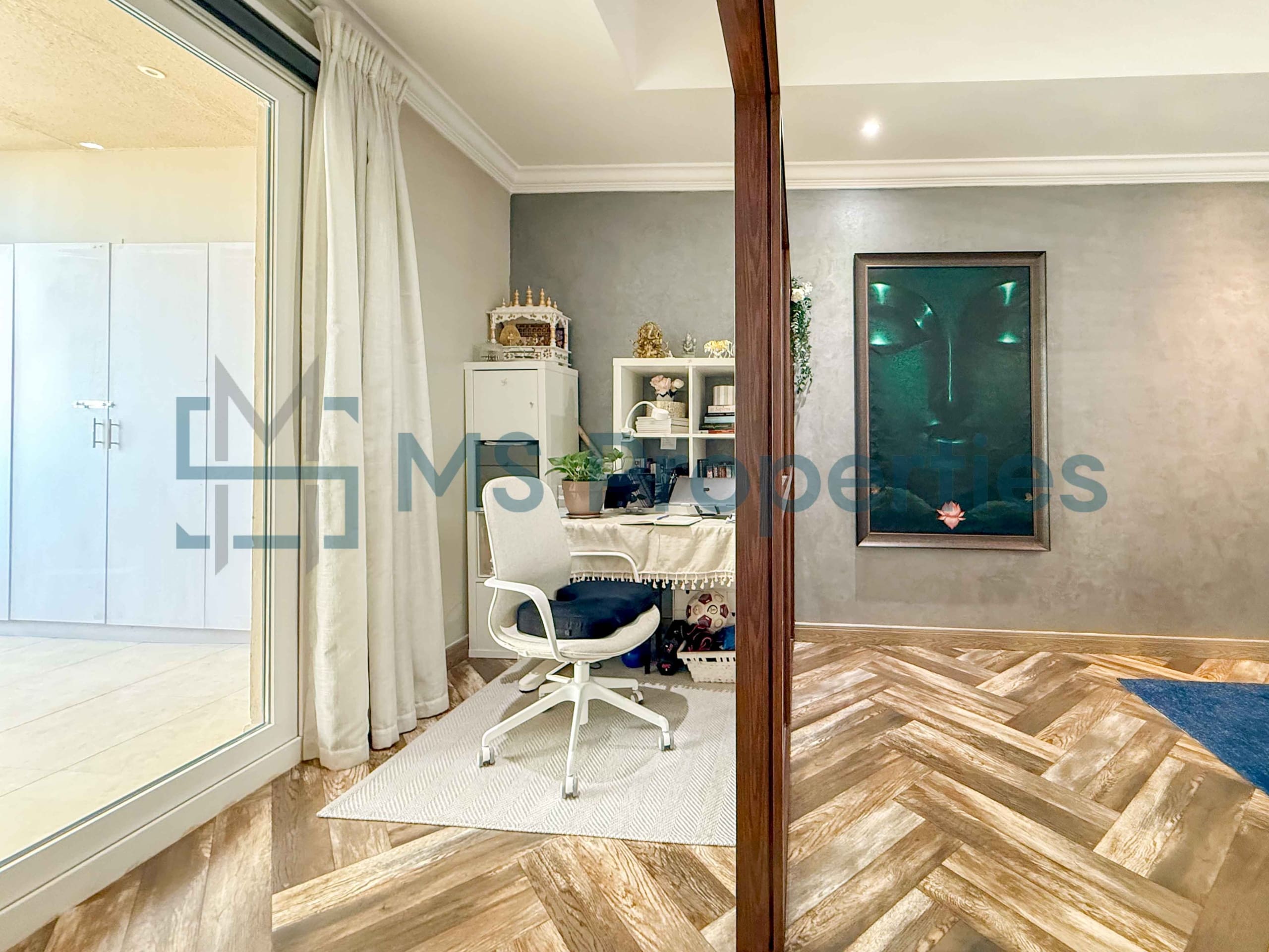 Stunning and Breath-taking 2BHK in Prime area of The Pearl