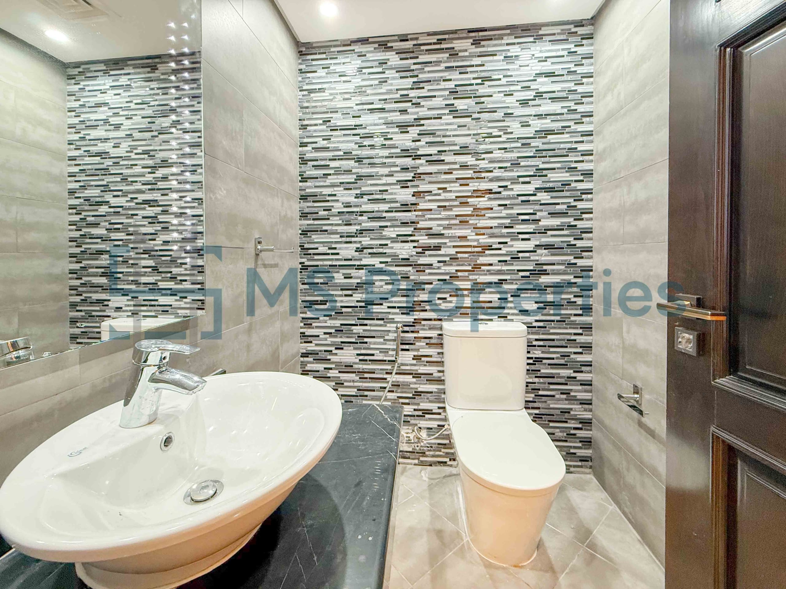 Clean and Bright 1BHK Apartment | Including Bills