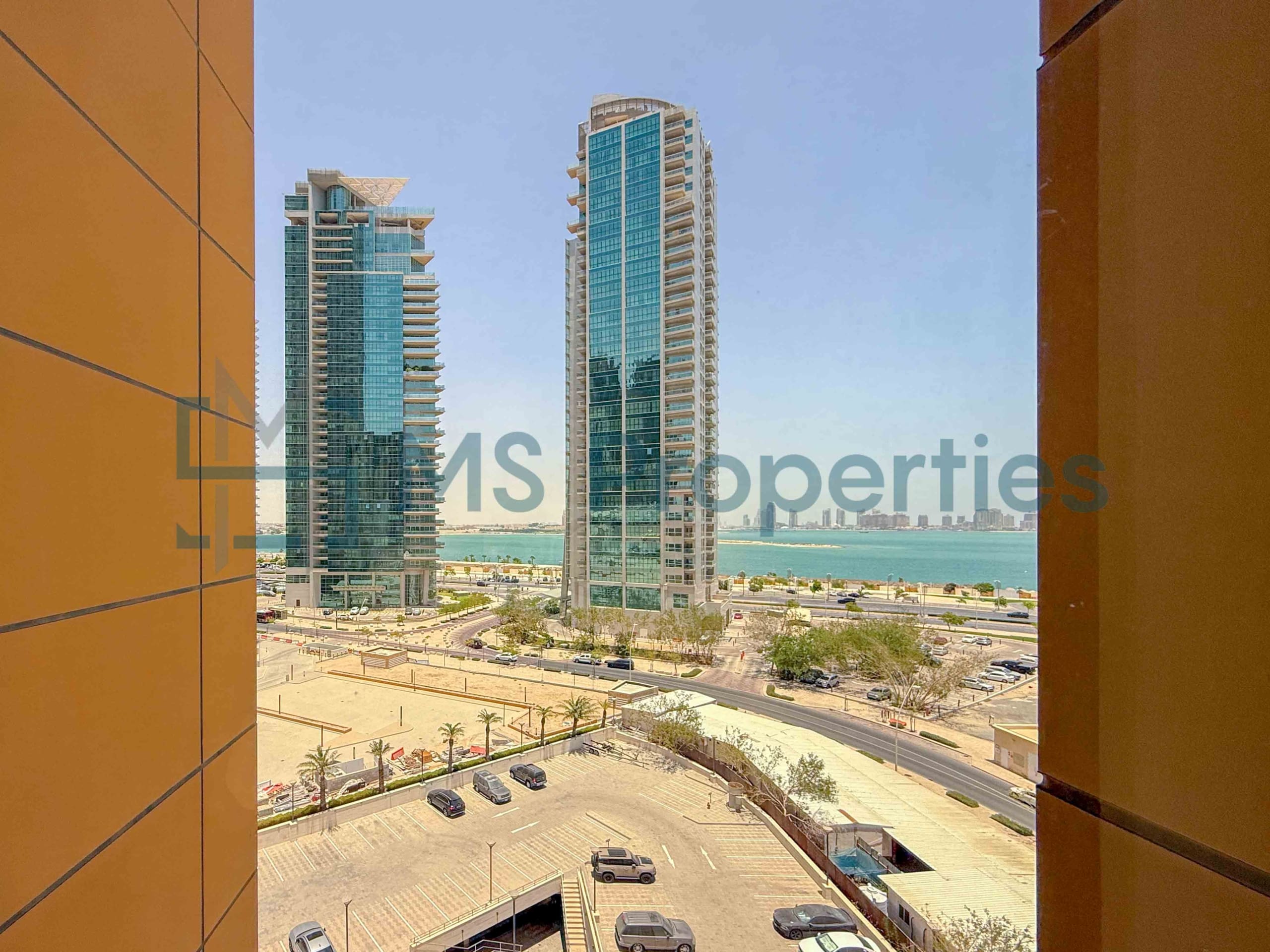 Luxurious 1BR Apartment with City View +QCool Included