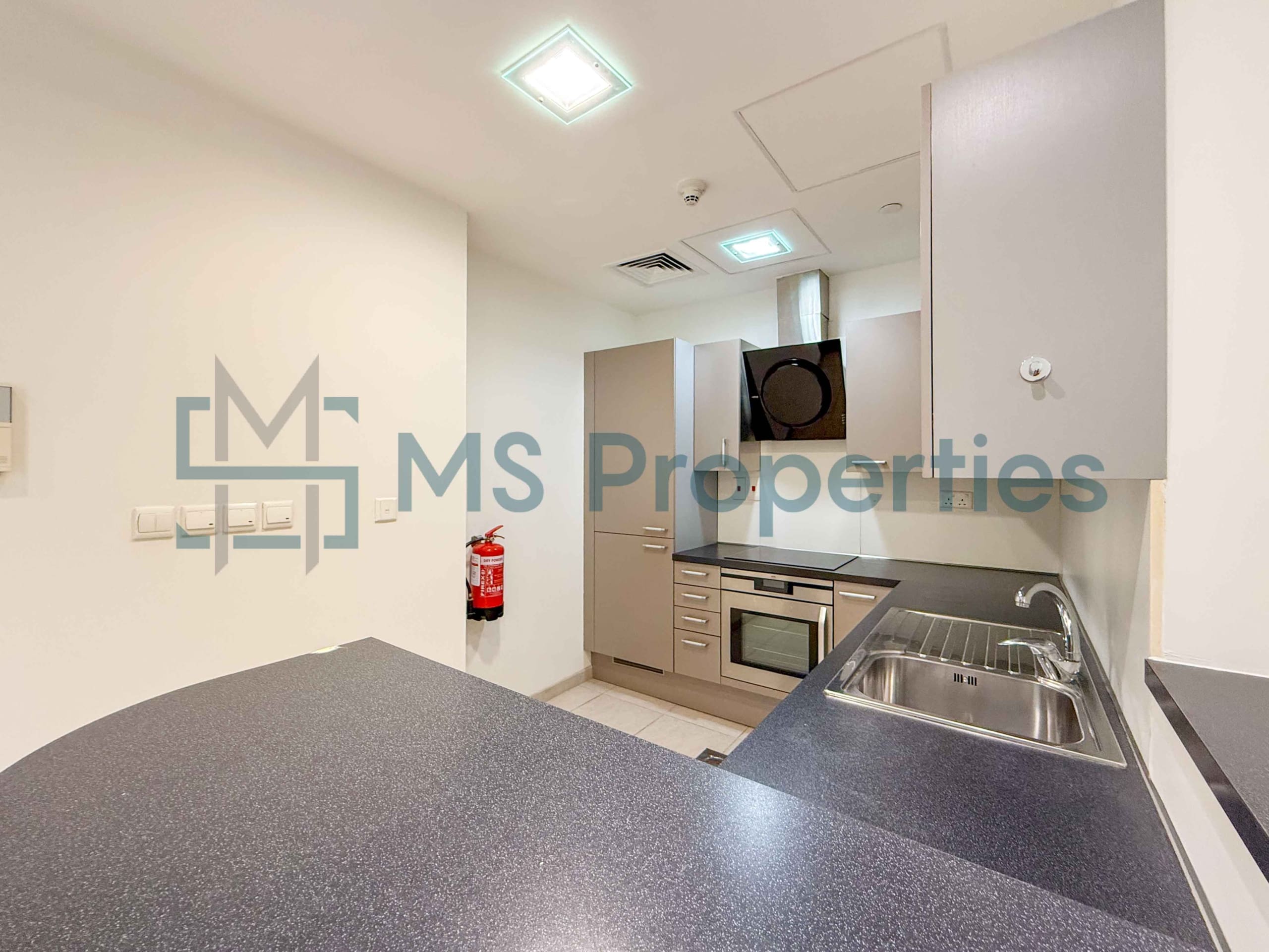 Luxurious 1BR Apartment with City View +QCool Included