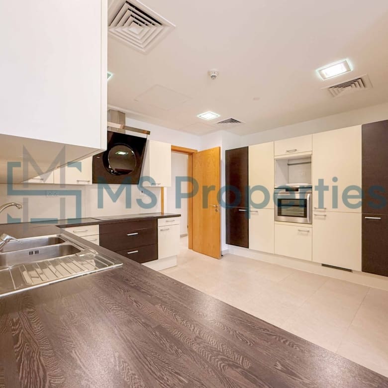 Spacious 3BDR+Maid w/ Balcony | City View | QCool Included